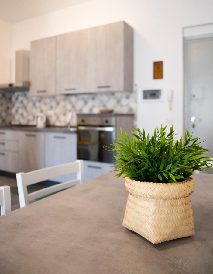Gray Pearl - Modern Apartment In City Center アローナ エクステリア 写真