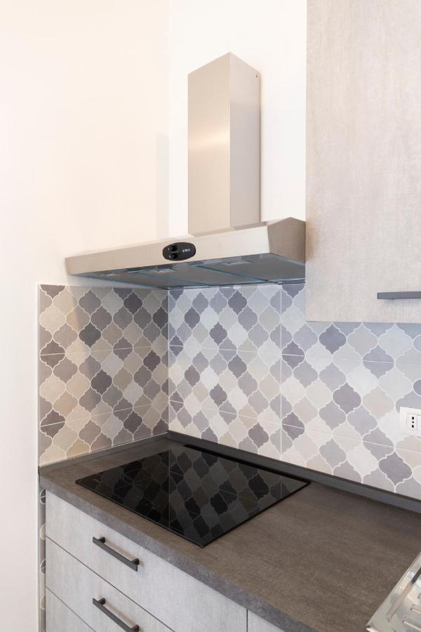 Gray Pearl - Modern Apartment In City Center アローナ エクステリア 写真