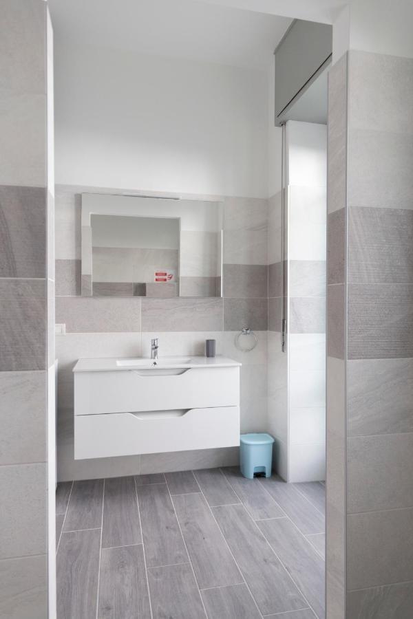 Gray Pearl - Modern Apartment In City Center アローナ エクステリア 写真